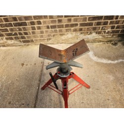 90° V-Pipe Stand Tool | Box Section Tube Support Adapter
