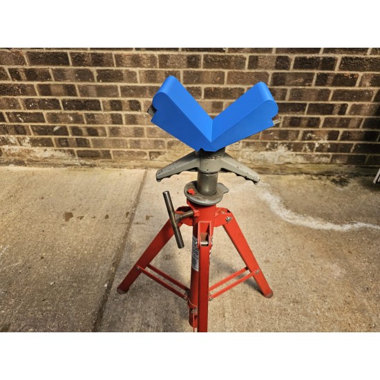 Pipe Stand V-pipe stand 90 Degree support for box section and tube. Pipe Stand V-pipe stand 90 Degree support for box section and tube.
